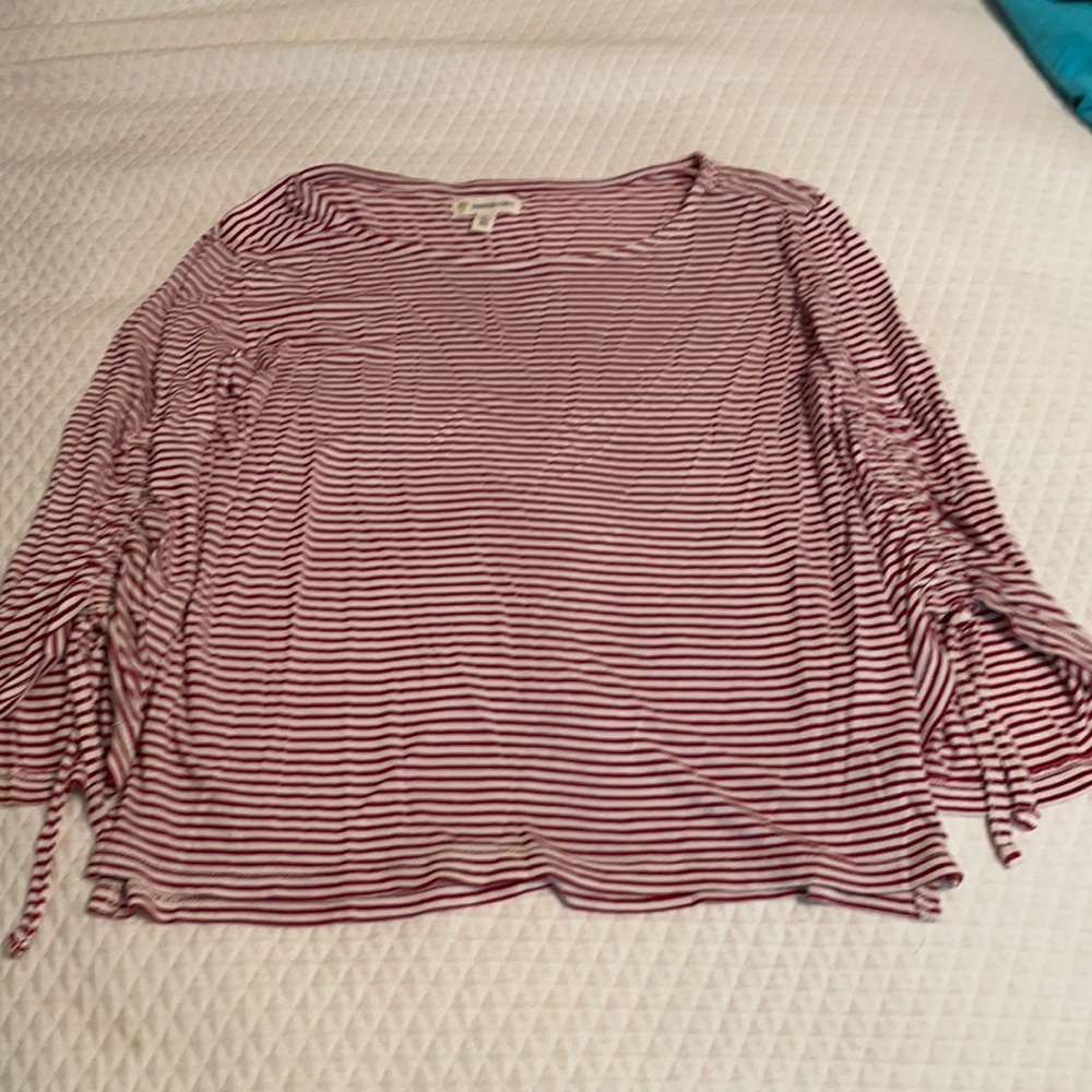 Tuckerand Tate girls 10-12 top with cinched sleeve